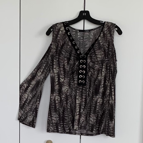 Top - Picture 1 of 2